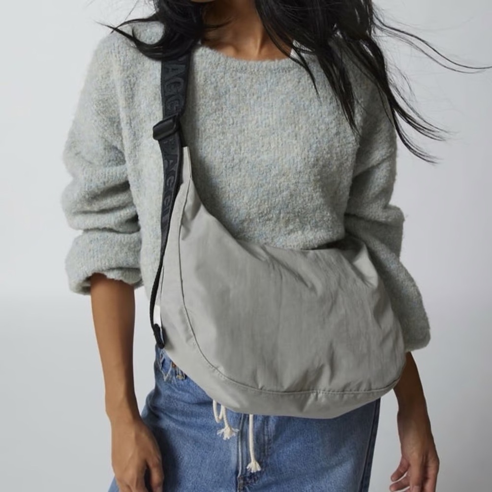 BAGGU | medium crescent | grey